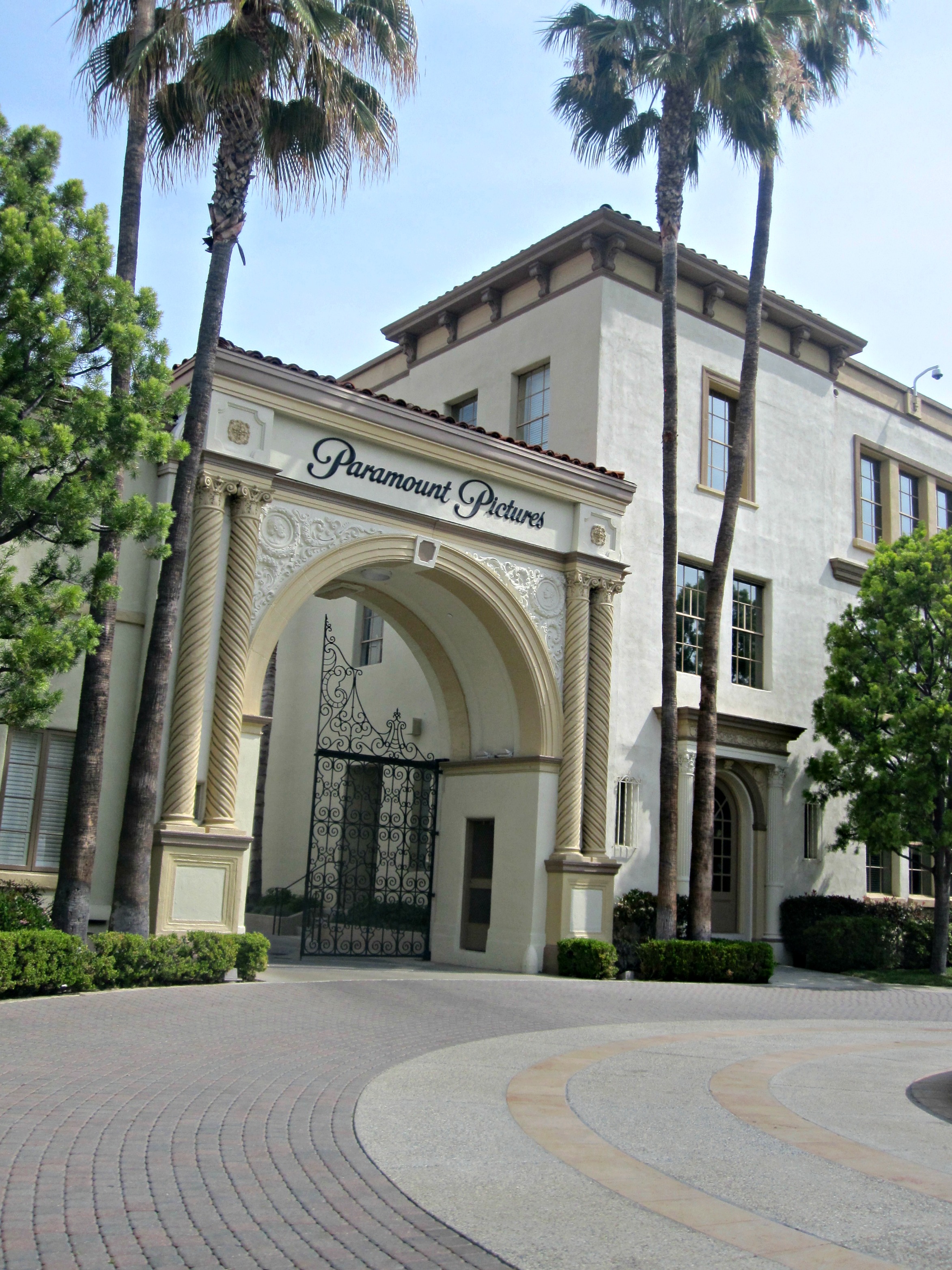 paramount-studios-tour-blonde-episodes