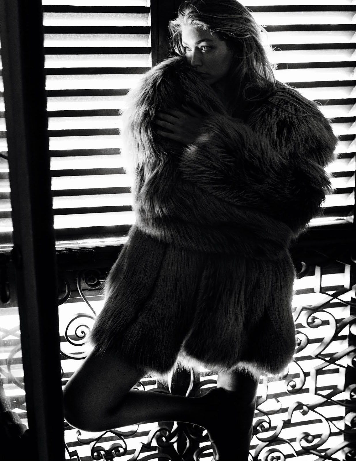 gigi-hadid-by-mario-testino-for-vogue-paris-november-2016-15