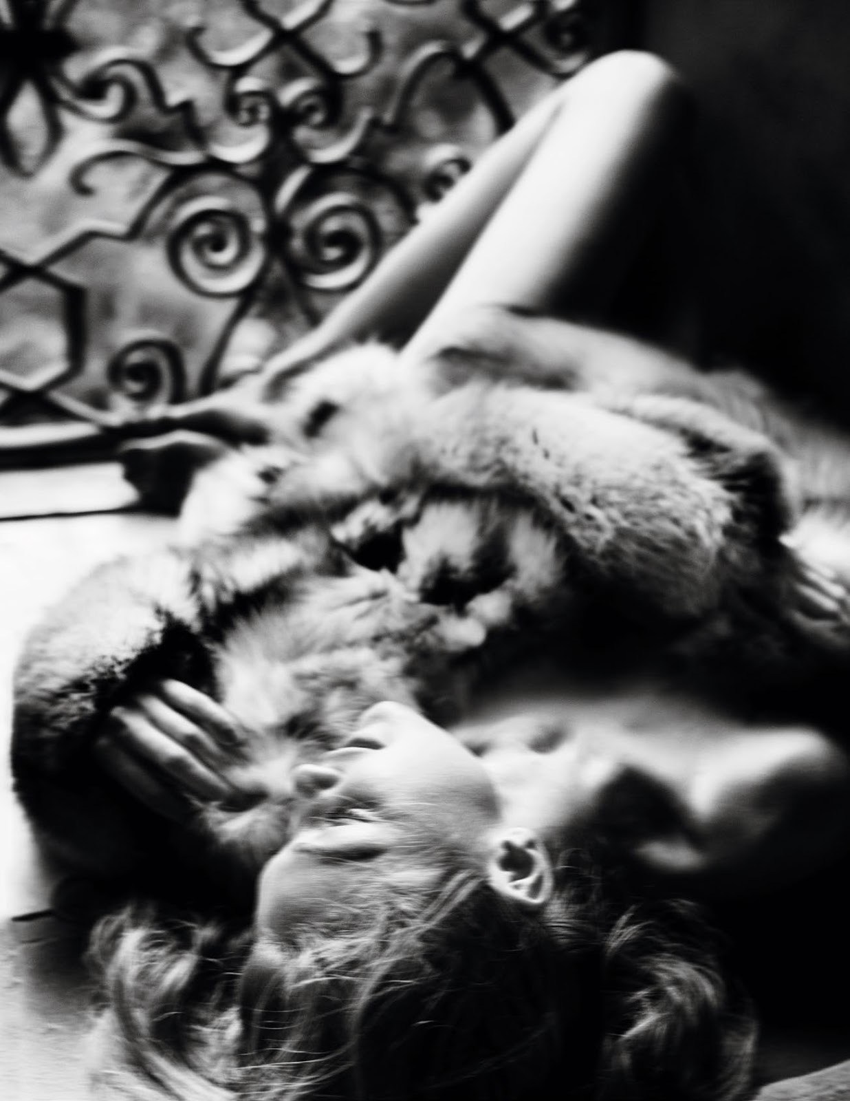 gigi-hadid-by-mario-testino-for-vogue-paris-november-2016-224