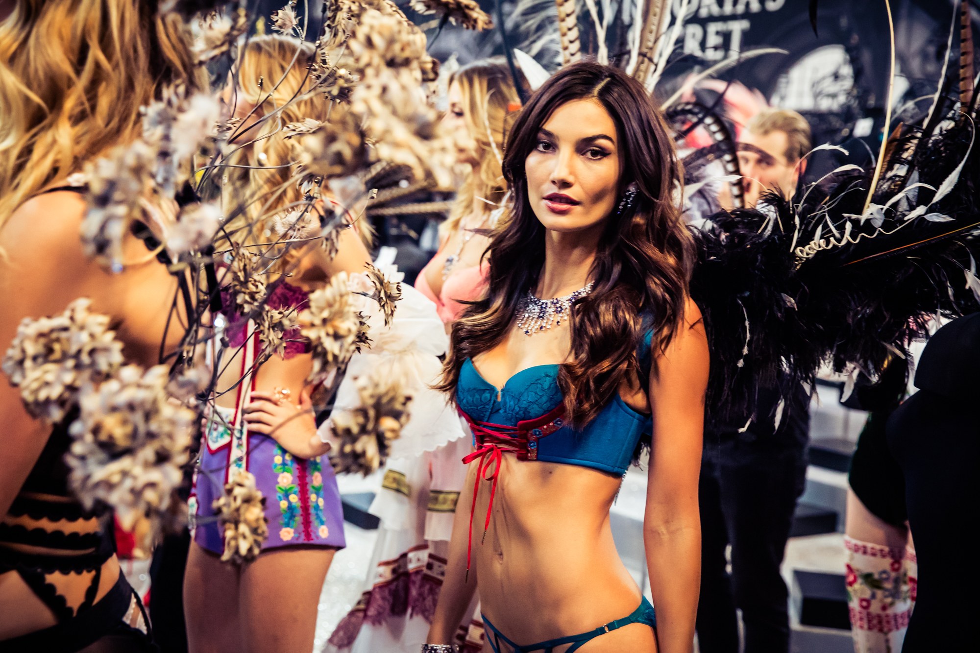 victorias-secret-fashion-show-2016-ss35